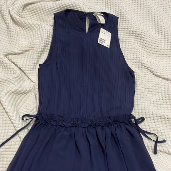 NWT- H&M - 4 & 6. - Picture 3 of 8